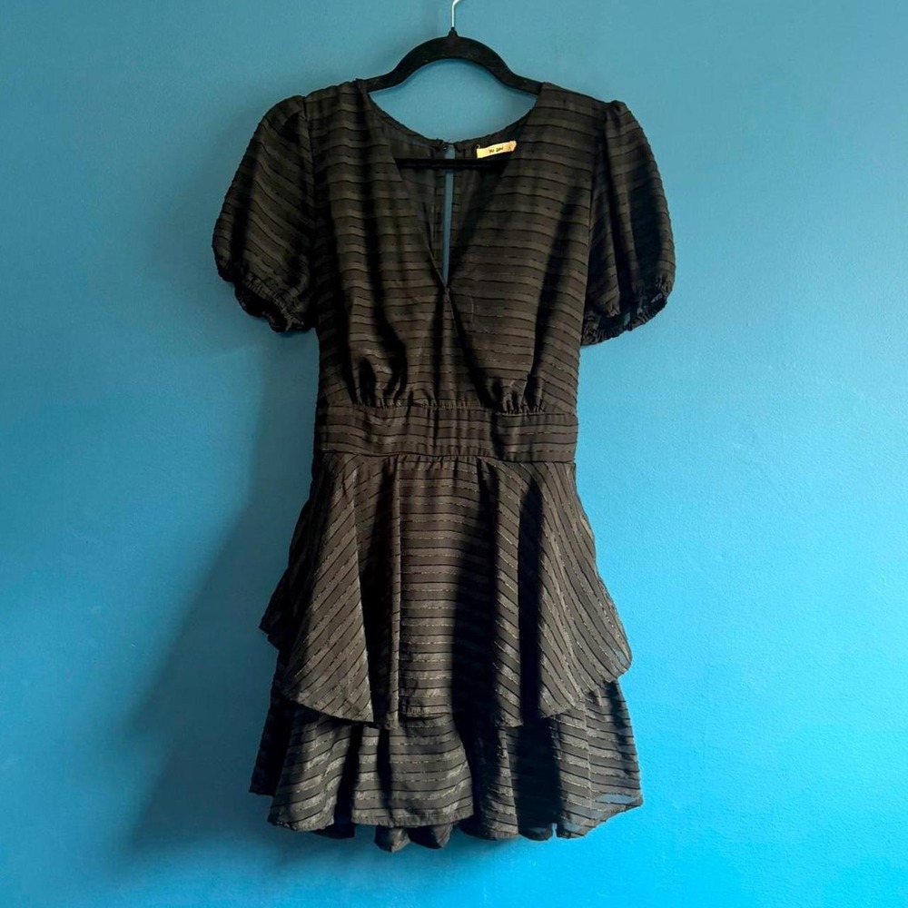 Francesca's Miami Romper Women's Size Medium Black NWT Ruffle V Neck Kelsie